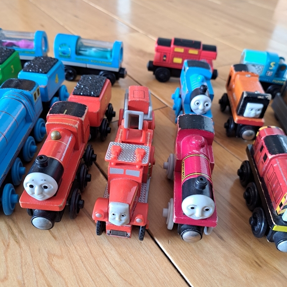 THOMAS TRAIN WOODEN LOT OF 15!  READ!  Thomas Train Wooden Railway - Picture 3 of 16